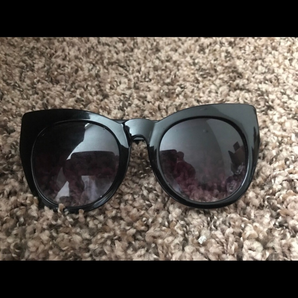 Cat eye glasses